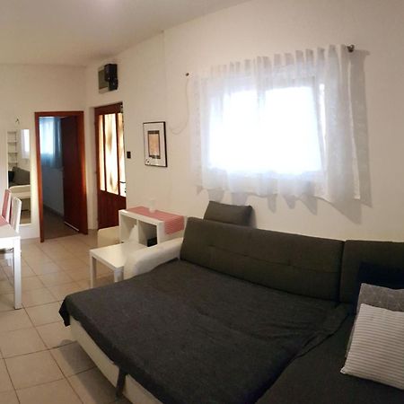 Apartmani Ela Prvić Luka Exterior foto