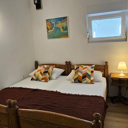 Apartmani Ela Prvić Luka Exterior foto