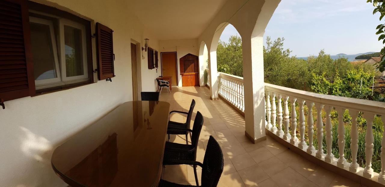 Apartmani Ela Prvić Luka Exterior foto