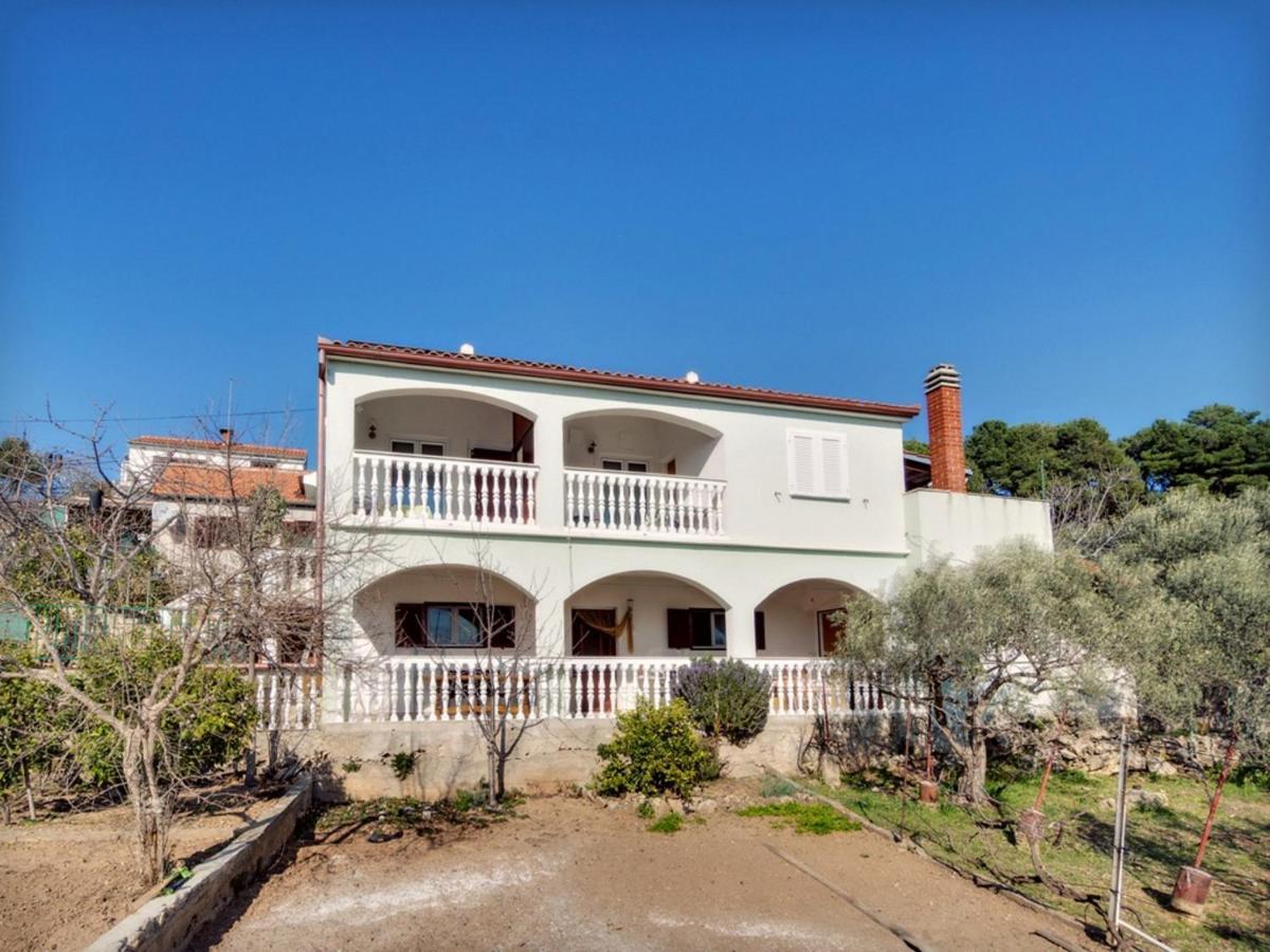 Apartmani Ela Prvić Luka Exterior foto