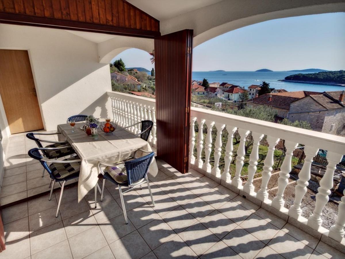 Apartmani Ela Prvić Luka Exterior foto