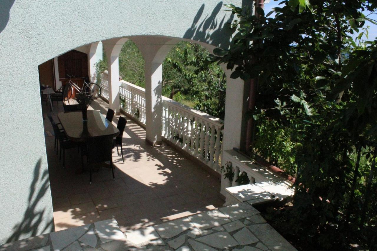 Apartmani Ela Prvić Luka Exterior foto