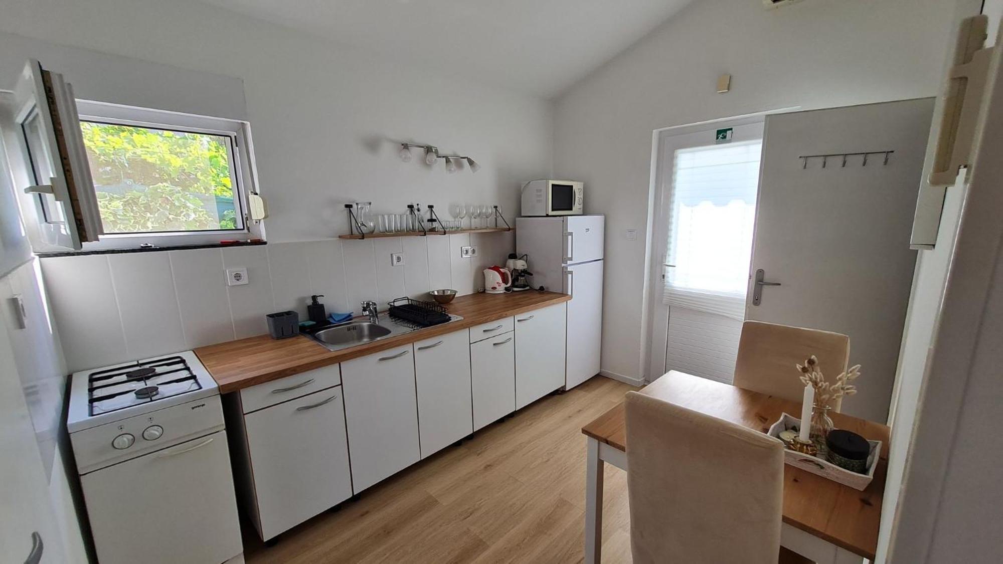 Apartmani Ela Prvić Luka Exterior foto