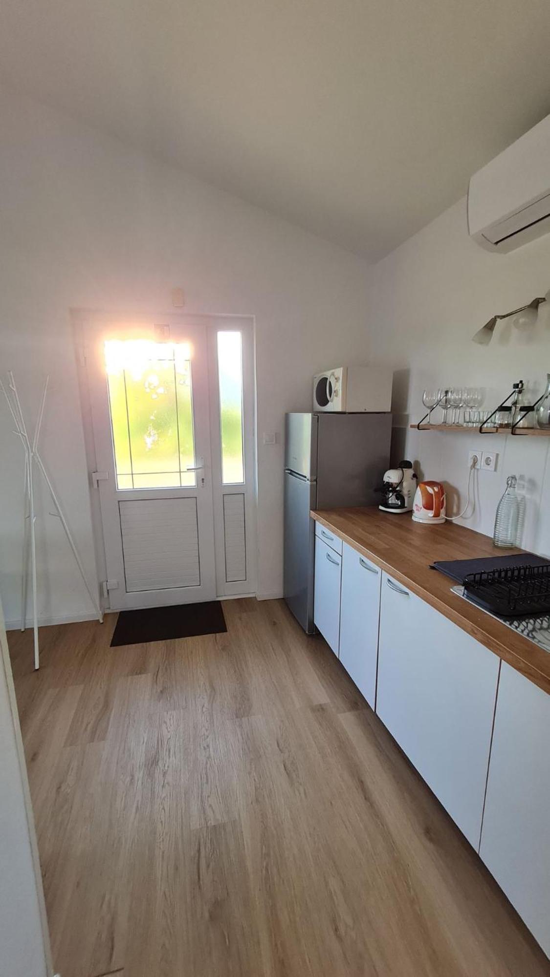 Apartmani Ela Prvić Luka Exterior foto