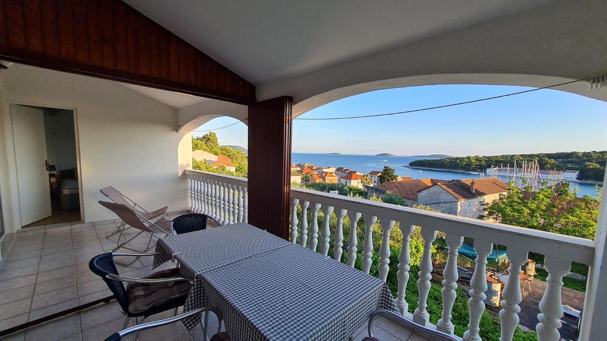 Apartmani Ela Prvić Luka Exterior foto