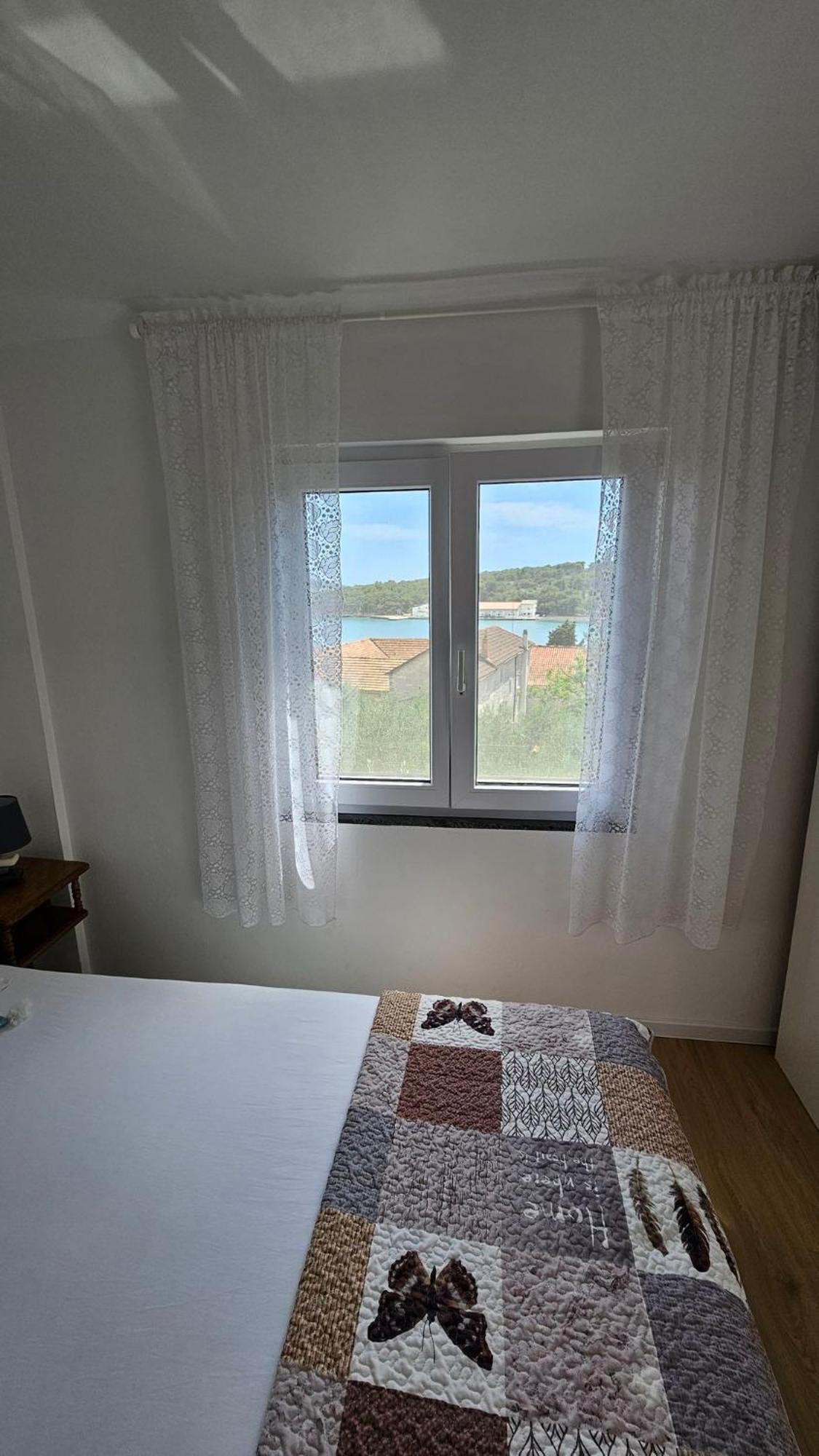 Apartmani Ela Prvić Luka Exterior foto